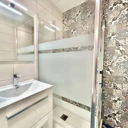 Pt100-002 Avec Loggia - Proche Commerces - بورنيشّيه