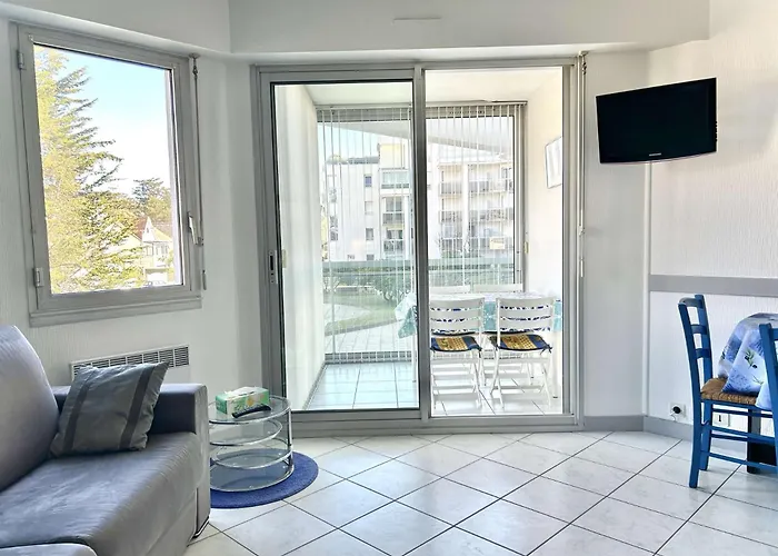 Pt100-002 Avec Loggia - Proche Commerces - *